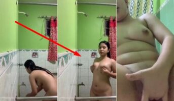 Bokep Indo Dedek Kamila Chubby Perawan Abis Mandi Sange Colmek